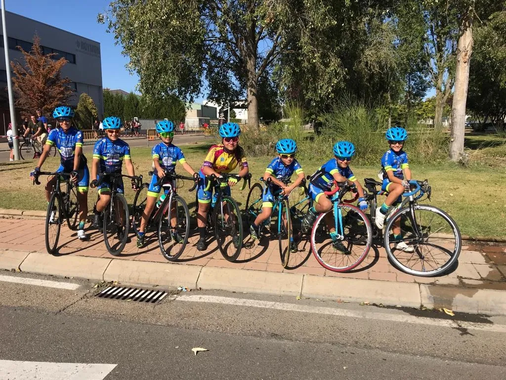Un grupo de corredores de la Escuela