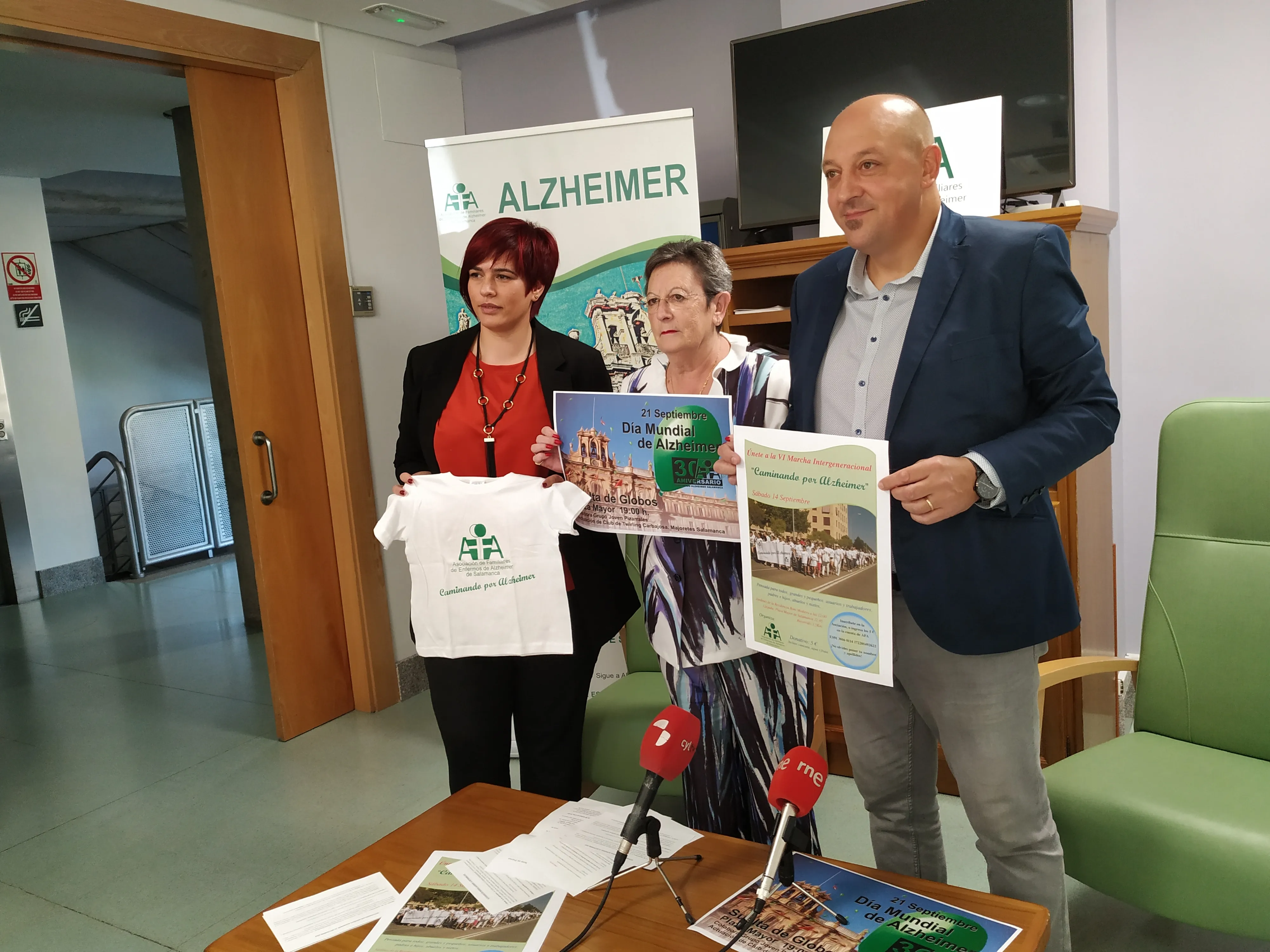 Magdalena Hernández Mediero, presidenta y Manuel Martín de Jesús, vicepresidente de la Asociación de Familiares de enfermos de Alzheimer de Salamanca (AFA SALAMANCA)