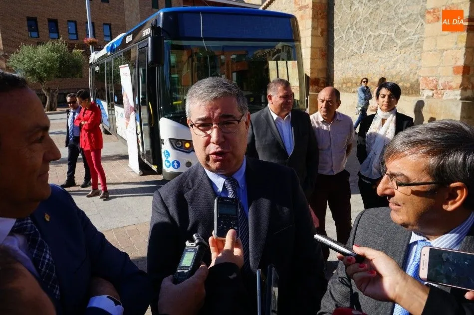 Foto 8 - Inaugurada la nueva l&iacute;nea de bus urbano entre Salamanca y Carbajosa