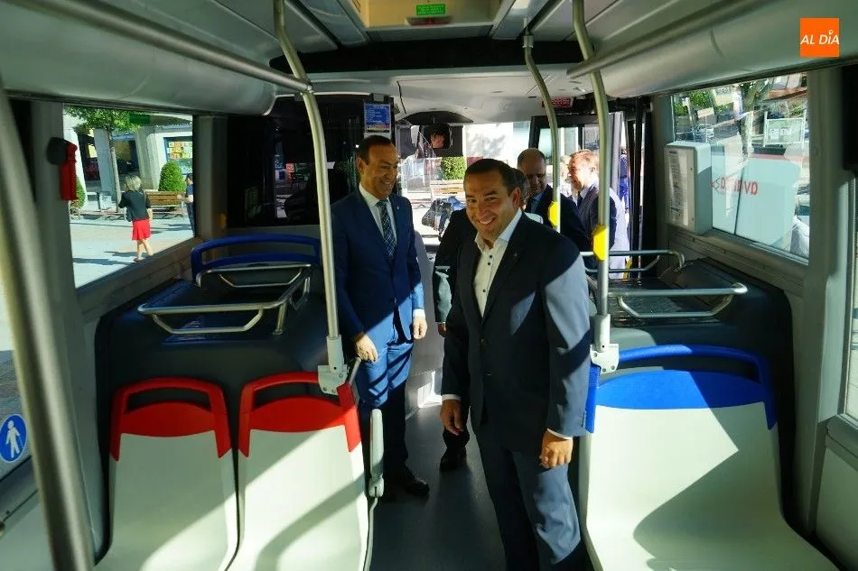 Foto 6 - Inaugurada la nueva l&iacute;nea de bus urbano entre Salamanca y Carbajosa