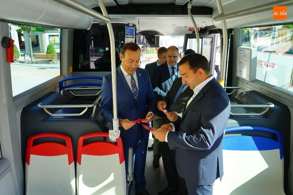 Foto 5 - Inaugurada la nueva l&iacute;nea de bus urbano entre Salamanca y Carbajosa