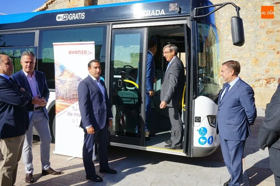 Foto 3 - Inaugurada la nueva l&iacute;nea de bus urbano entre Salamanca y Carbajosa