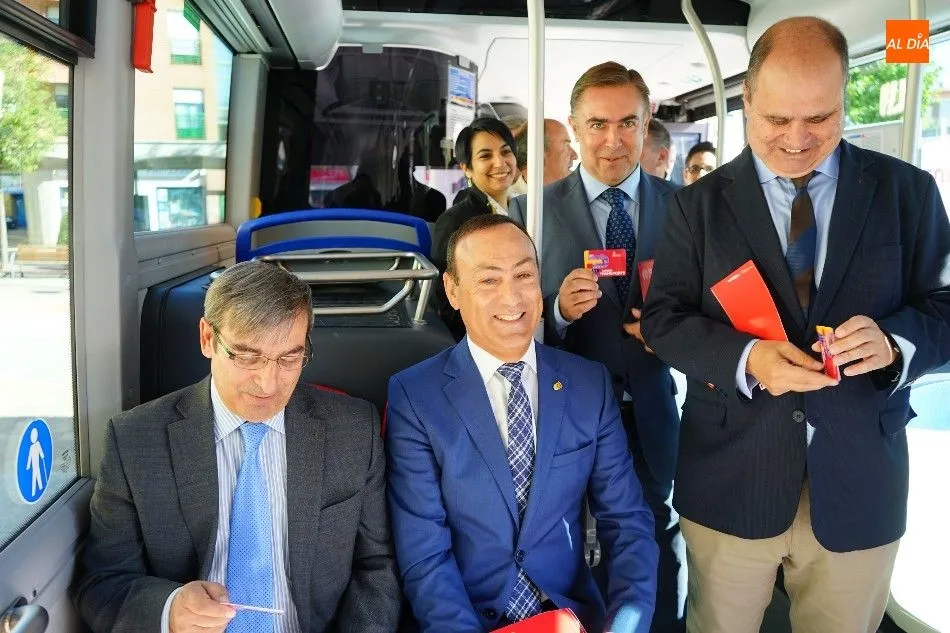 Foto 2 - Inaugurada la nueva l&iacute;nea de bus urbano entre Salamanca y Carbajosa