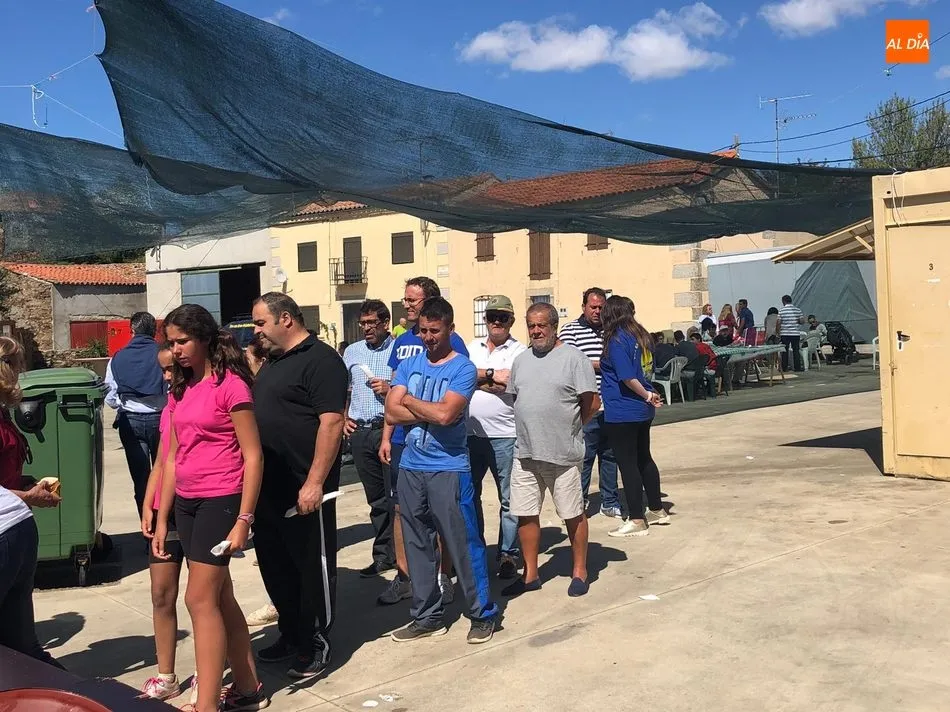 Foto 9 - En Villares de Yeltes despiden las fiestas con una potente parrillada  
