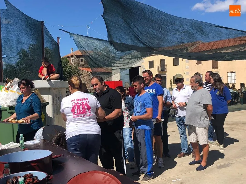 Foto 8 - En Villares de Yeltes despiden las fiestas con una potente parrillada  