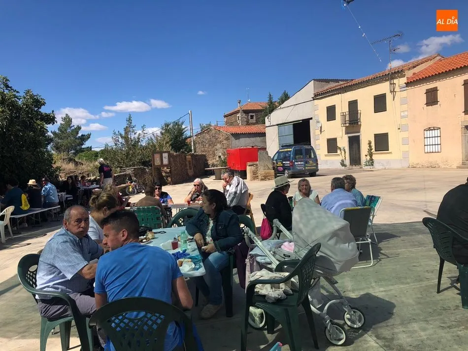 Foto 7 - En Villares de Yeltes despiden las fiestas con una potente parrillada  