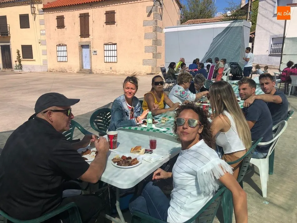 Foto 5 - En Villares de Yeltes despiden las fiestas con una potente parrillada  