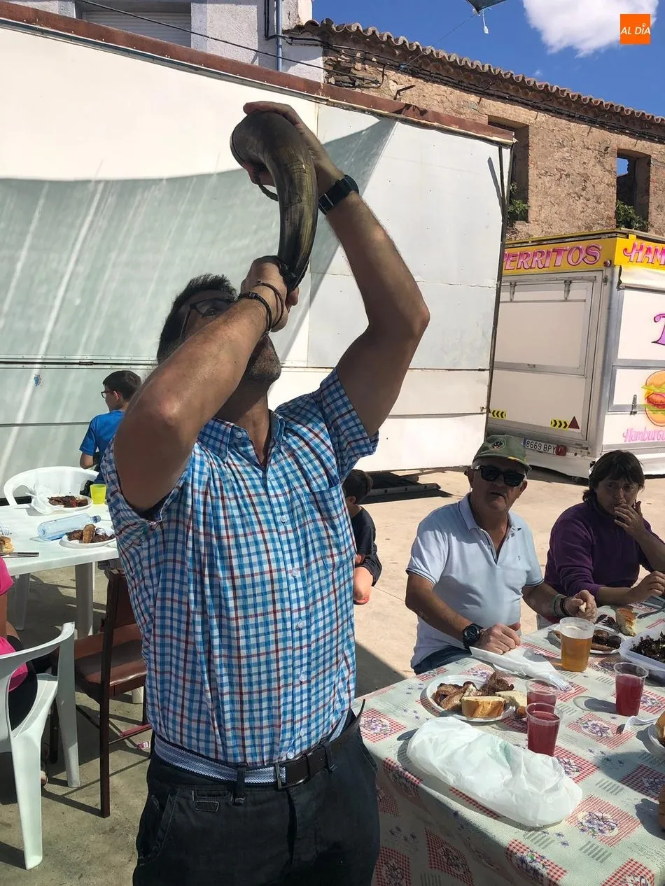 Foto 3 - En Villares de Yeltes despiden las fiestas con una potente parrillada  