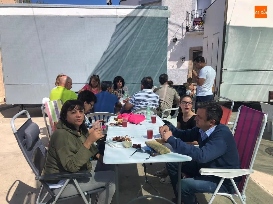 Foto 2 - En Villares de Yeltes despiden las fiestas con una potente parrillada  