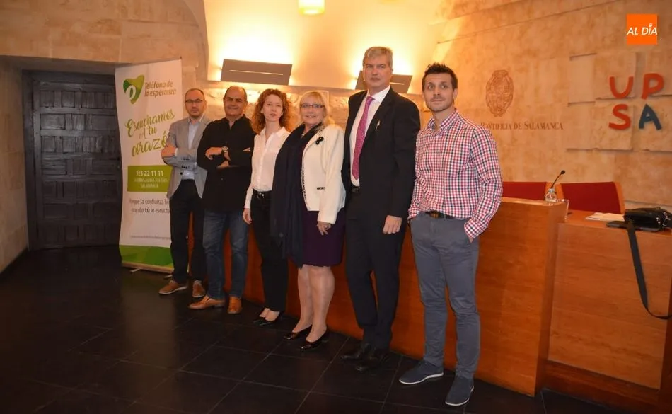 Participantes en la mesa redonda celebrada en la Universidad Pontificia. Foto de Lydia González