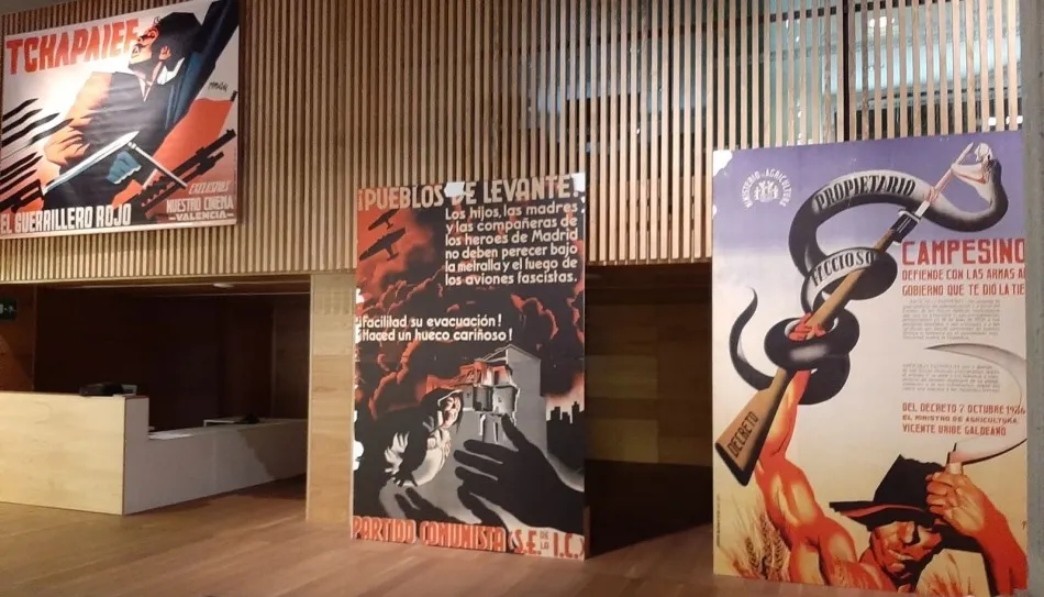 El espectador podrá ver obras del valenciano como ilustrador pero también fotografías sobre cómo sus decisiones influyeron en el devenir cultural del país