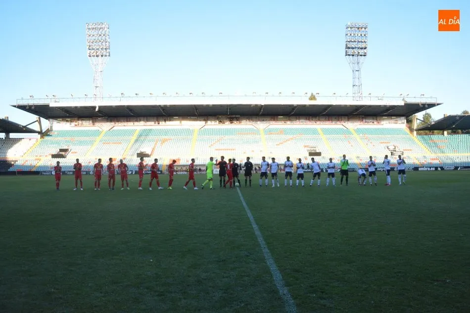 Foto 4 - El filial del Salamanca UDS se lleva por delante al Santa Marta y el liderato en el derbi (2-0)
