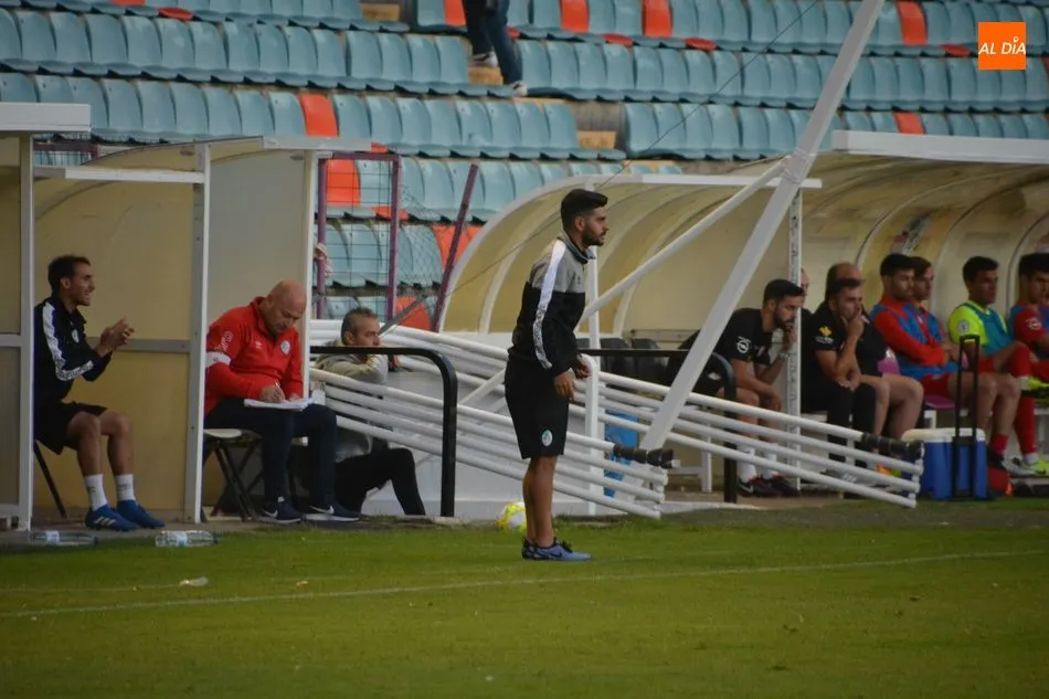 Foto 7 - El filial del Salamanca UDS se lleva por delante al Santa Marta y el liderato en el derbi (2-0)