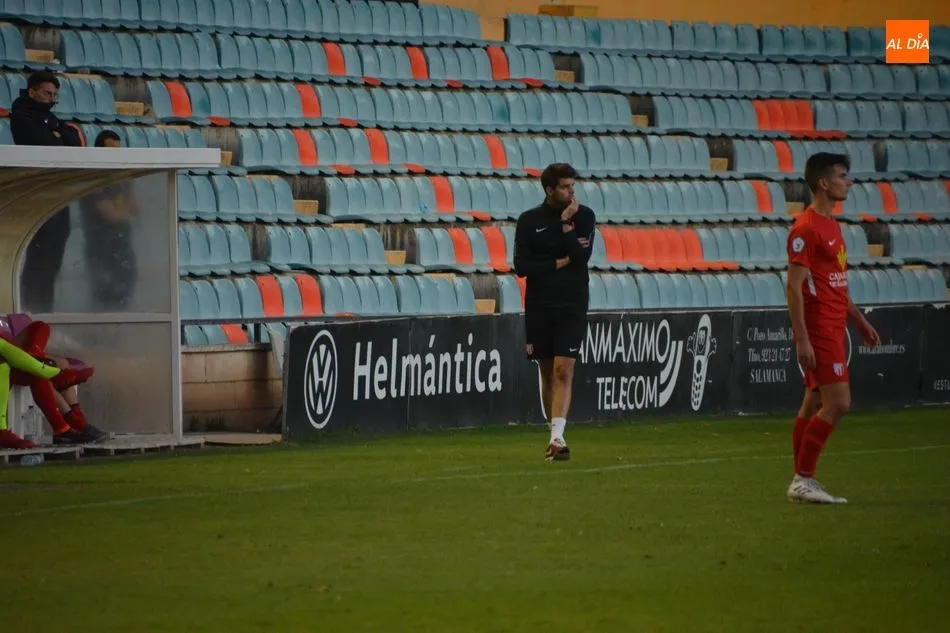 Foto 6 - El filial del Salamanca UDS se lleva por delante al Santa Marta y el liderato en el derbi (2-0)