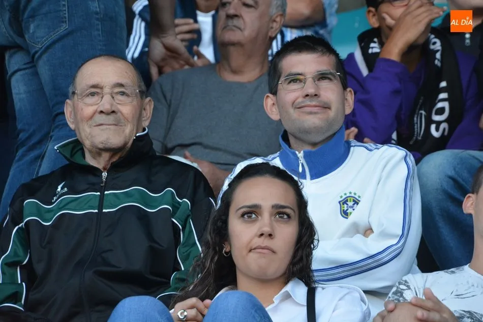 Foto 4 - El Helm&aacute;ntico vibra con el derbi charro entre el filial del Salamanca UDS y el Santa Marta