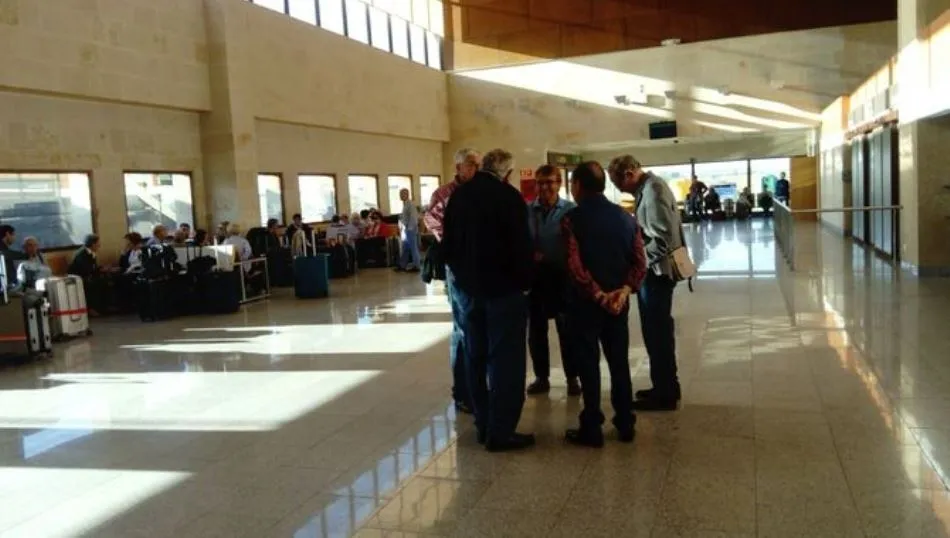 Pasajeros en el aeropuerto de Matacán