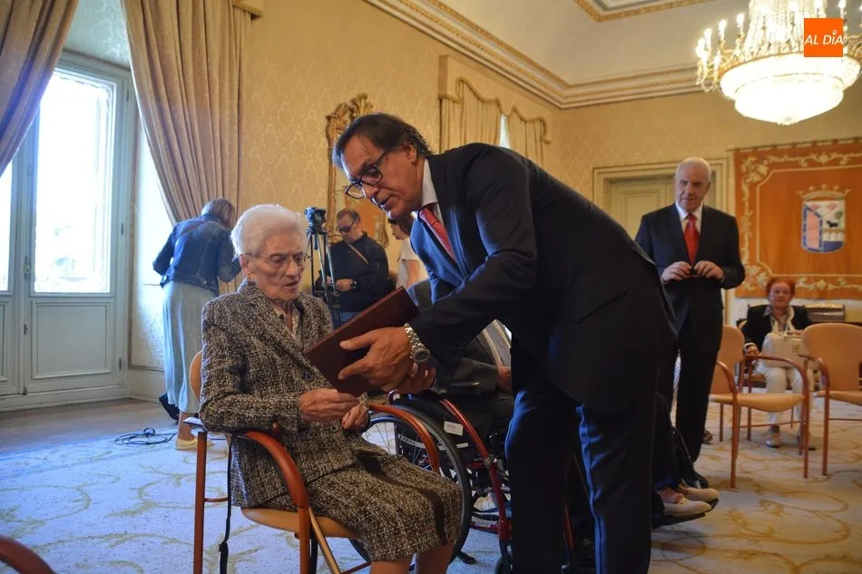 Foto 10 - Emotivo homenaje del Ayuntamiento a tres personas centenarias