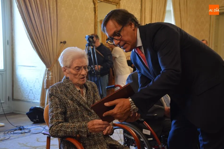 Foto 9 - Emotivo homenaje del Ayuntamiento a tres personas centenarias