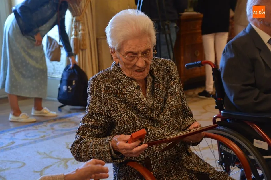 Foto 4 - Emotivo homenaje del Ayuntamiento a tres personas centenarias