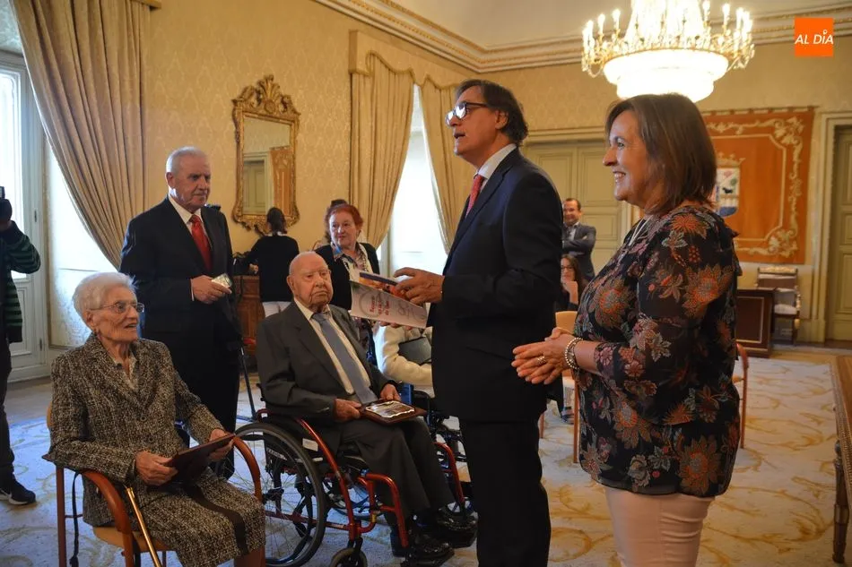 Foto 2 - Emotivo homenaje del Ayuntamiento a tres personas centenarias