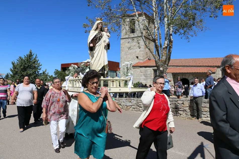 Foto 10 - Los vecinos de Trabanca inician sus fiestas en honor a la Virgen del Carmen  