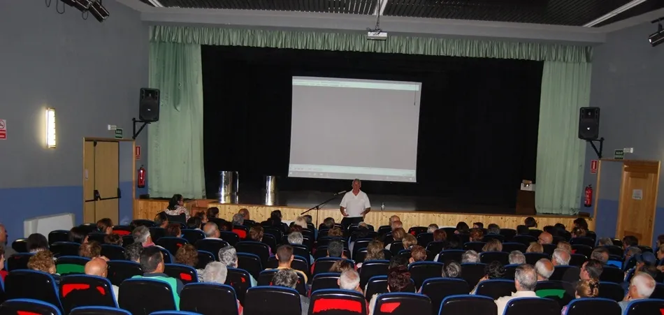 Foto 6 - El dominico Roberto &Aacute;balos cuenta en Villoria su experiencia en Per&uacute;