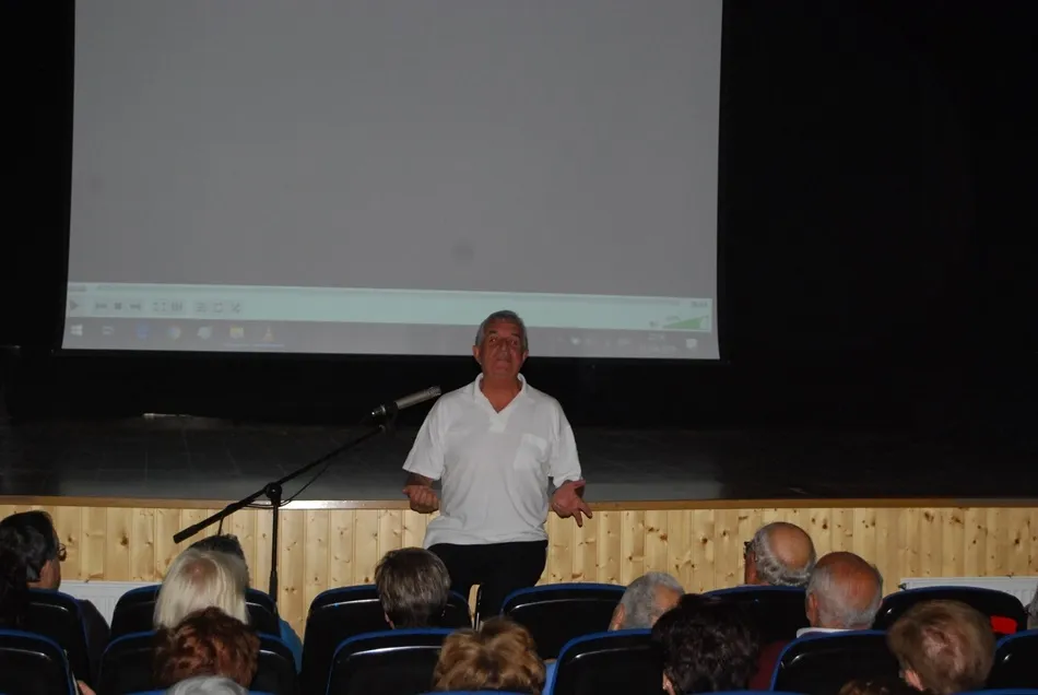 Foto 5 - El dominico Roberto &Aacute;balos cuenta en Villoria su experiencia en Per&uacute;