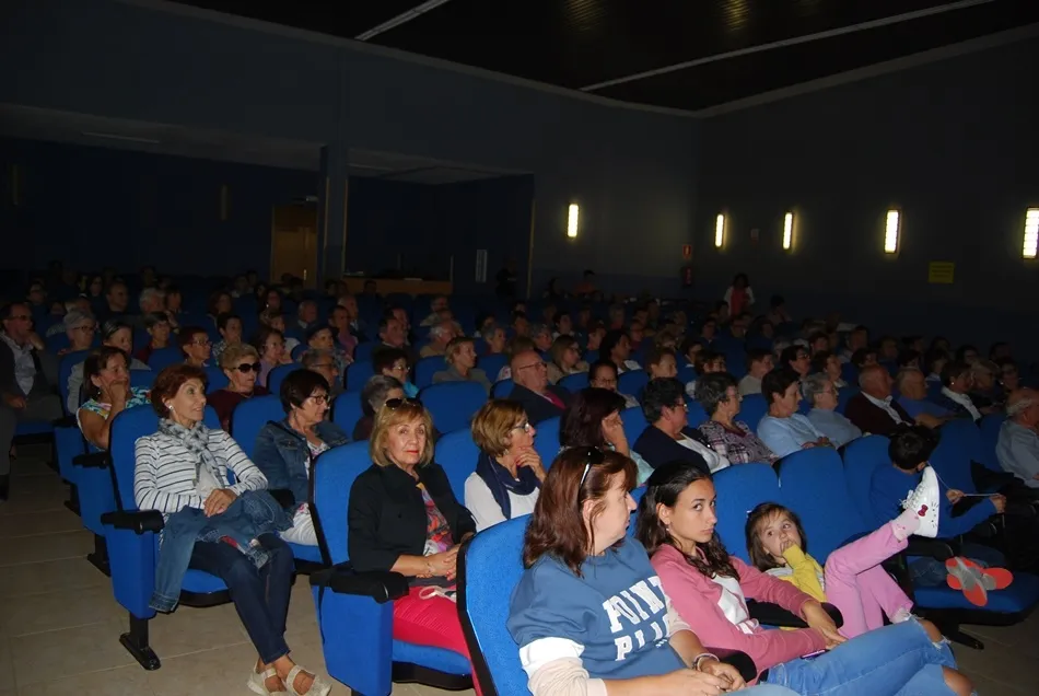 Foto 4 - El dominico Roberto &Aacute;balos cuenta en Villoria su experiencia en Per&uacute;