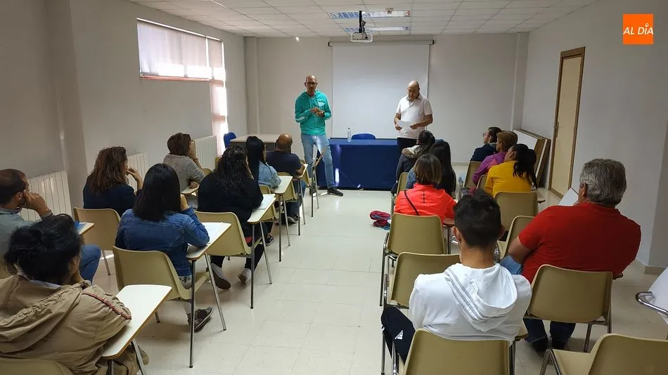 Foto 2 - Las clases de ESO para adultos vuelven a la villa con 25 alumnos