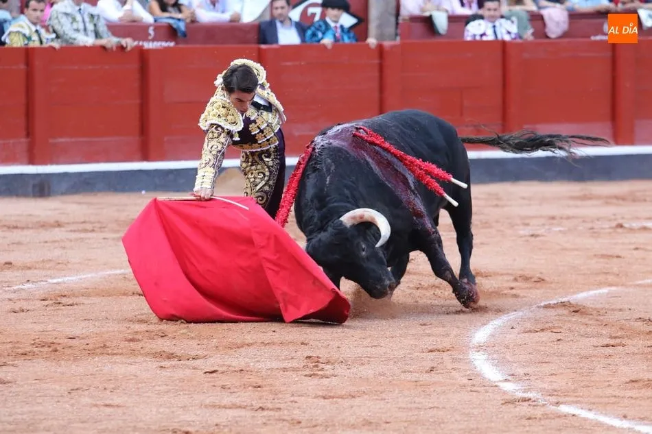 Foto 3 - L&oacute;pez Chaves se lleva el &uacute;nico trofeo de la tarde  