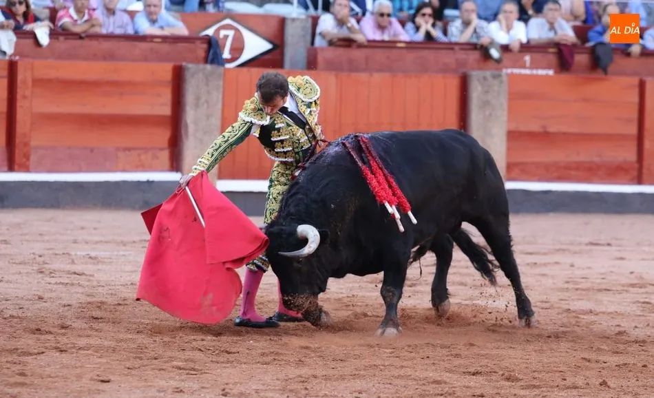 Foto 10 - L&oacute;pez Chaves se lleva el &uacute;nico trofeo de la tarde  