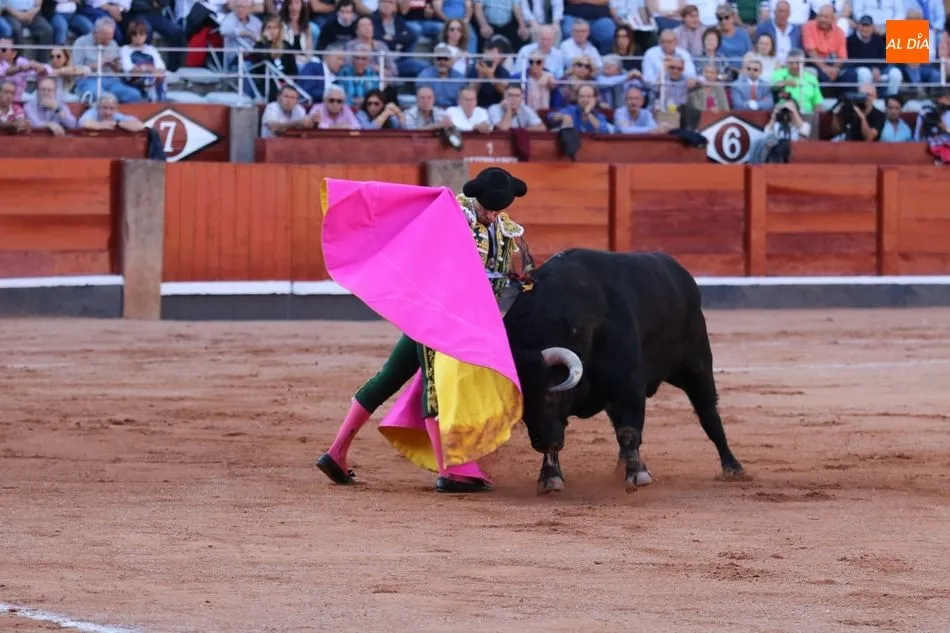 Foto 6 - L&oacute;pez Chaves se lleva el &uacute;nico trofeo de la tarde  