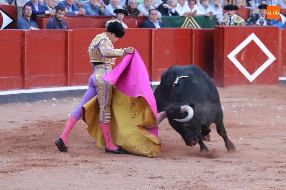 Foto 8 - L&oacute;pez Chaves se lleva el &uacute;nico trofeo de la tarde  