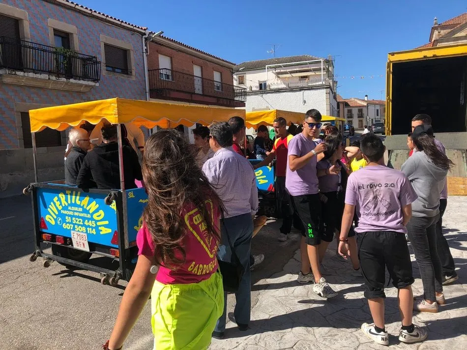 Foto 9 - Un parque infantil, comida popular y chocolatada para los mayores en la segunda jornada festiva de...