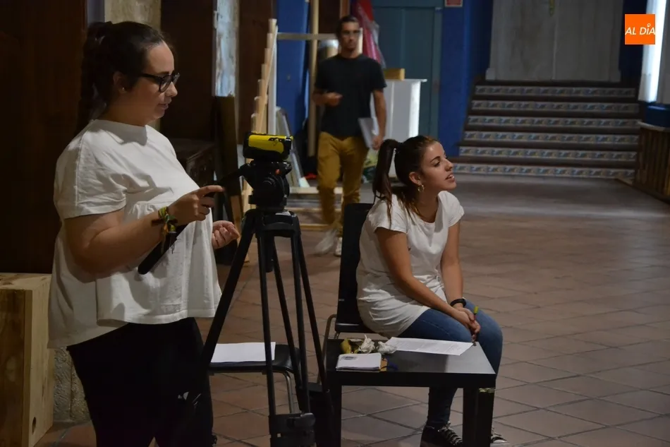 Foto 8 - Un centenar de personas toma parte en el casting para la pr&oacute;xima pel&iacute;cula de Contracorriente  