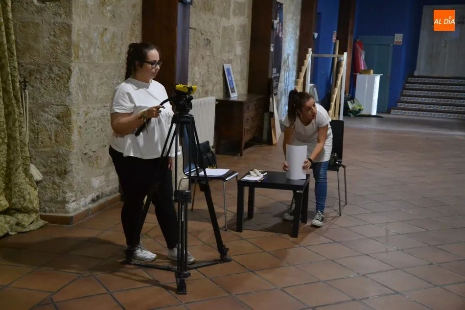 Foto 6 - Un centenar de personas toma parte en el casting para la pr&oacute;xima pel&iacute;cula de Contracorriente  
