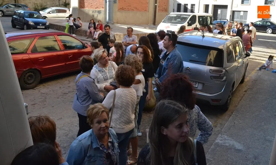 Foto 3 - Un centenar de personas toma parte en el casting para la pr&oacute;xima pel&iacute;cula de Contracorriente  