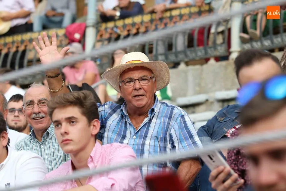 Foto 11 - Profesionales y aficionados arropan a los de la tierra  