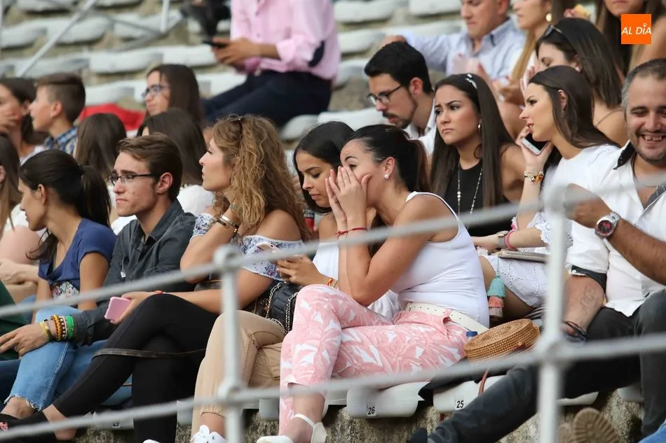Foto 10 - Profesionales y aficionados arropan a los de la tierra  