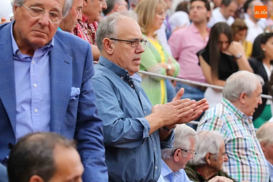 Foto 9 - Profesionales y aficionados arropan a los de la tierra  