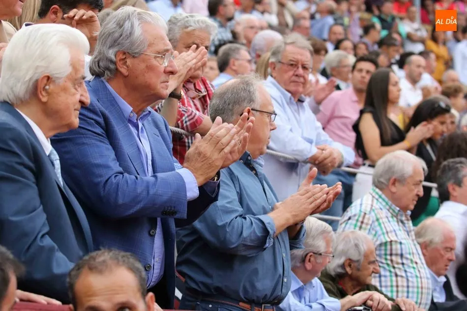 Foto 7 - Profesionales y aficionados arropan a los de la tierra  