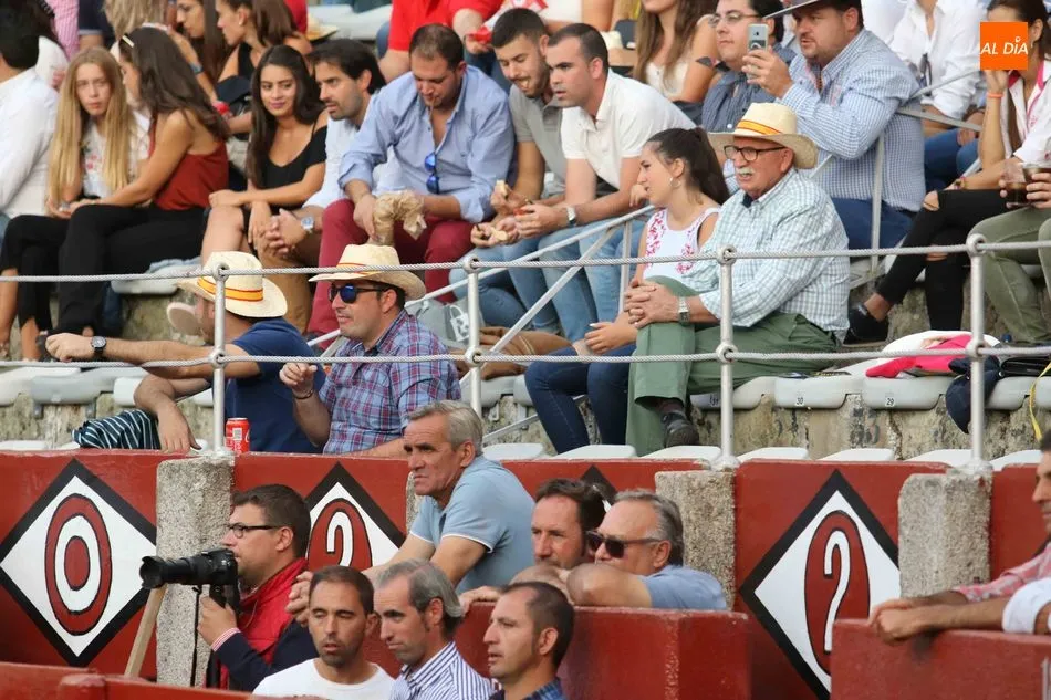 Foto 5 - Profesionales y aficionados arropan a los de la tierra  