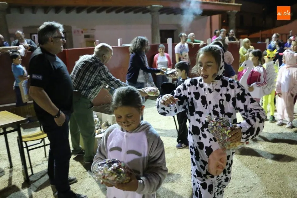 Foto 10 - En Ba&ntilde;ob&aacute;rez comienzan las fiestas con el preg&oacute;n de pe&ntilde;as y un divertido desfile de disfraces