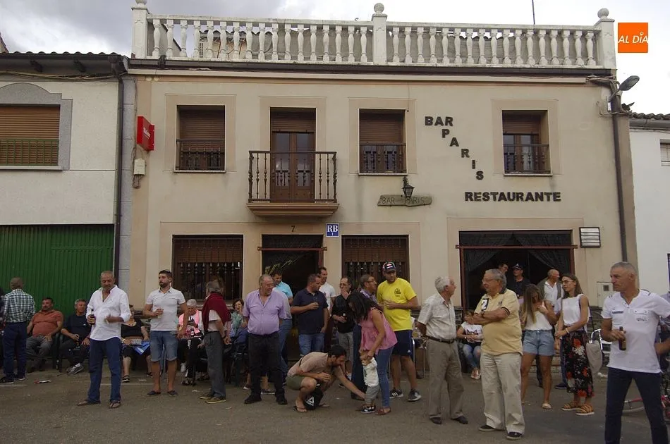 Foto 7 - Los martiagueses izan su pino en honor al Cristo de los Remedios  
