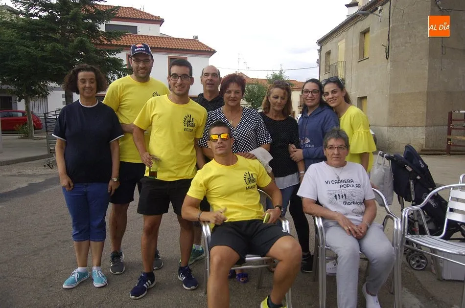 Foto 2 - Los martiagueses izan su pino en honor al Cristo de los Remedios  
