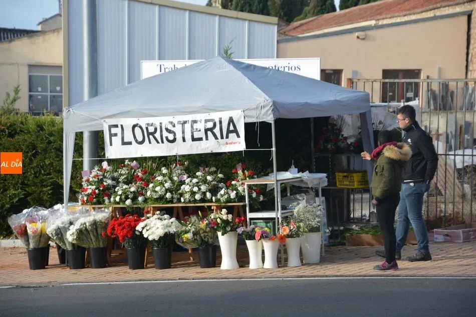 Puesto de flores junto al cementerio de Salamanca