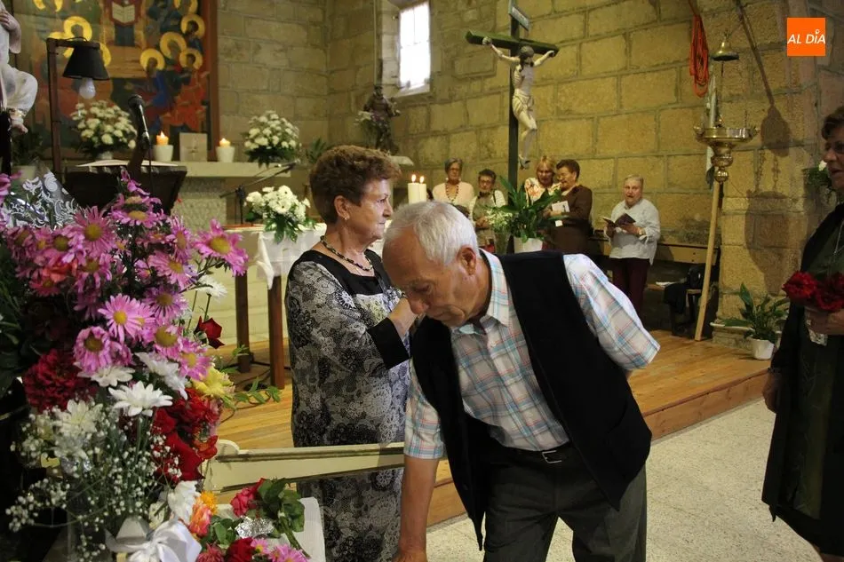 Foto 11 - Trabanca rinde homenaje a la Virgen del Carmen con una ofrenda floral  