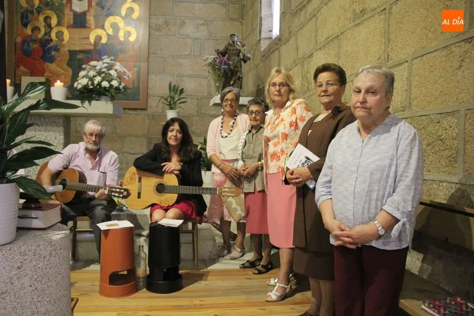 Foto 10 - Trabanca rinde homenaje a la Virgen del Carmen con una ofrenda floral  