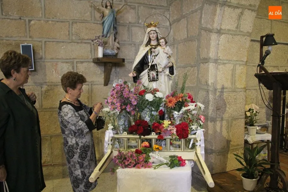 Foto 9 - Trabanca rinde homenaje a la Virgen del Carmen con una ofrenda floral  