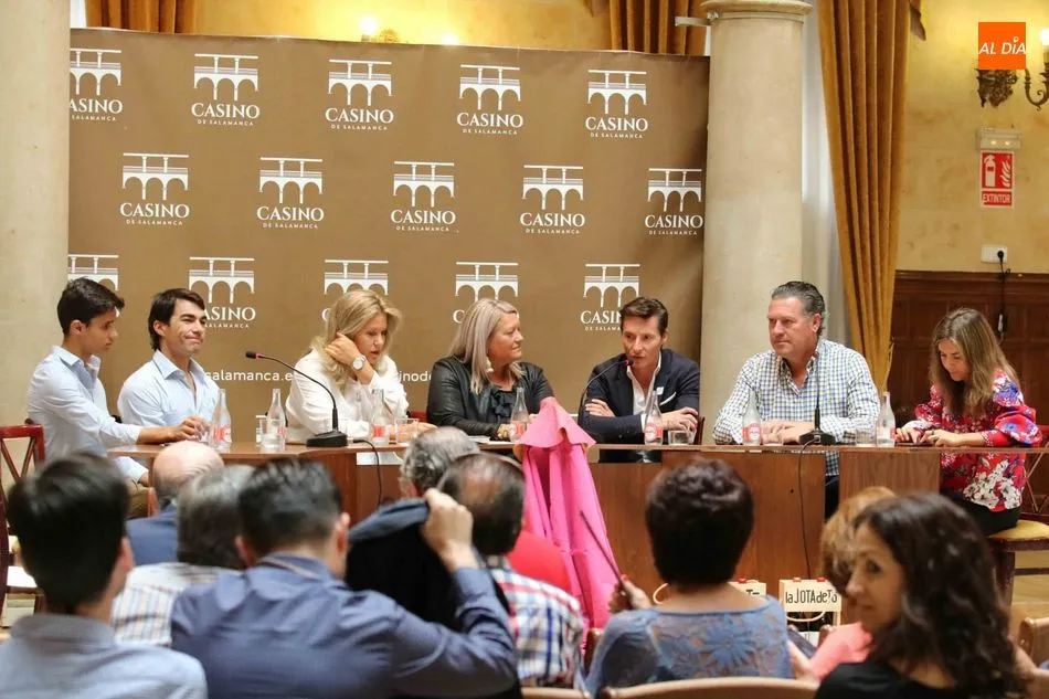 Foto 8 - Llenazo con una mesa de lujo en &lsquo;Los Aperitivos Taurinos del Casino&rsquo;